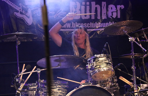 Tiels blues-rock powertrio lanceert nieuwe cd: 'Shake Them Down'