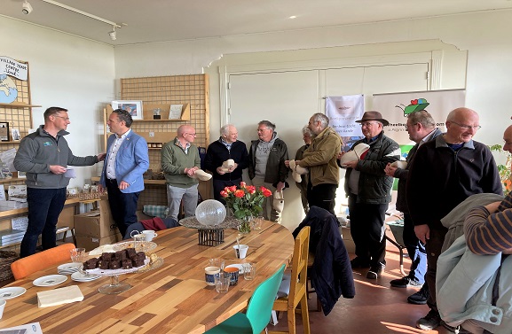 Het Dikke Torenpad, het 144ste Klompenpad geopend in Varik