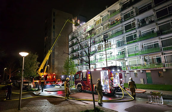 Brand in appartementengebouw Vianen, twee katten gered