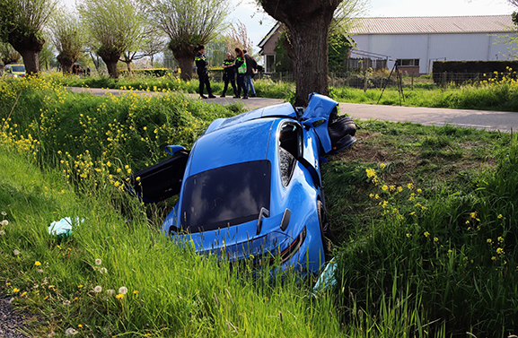 Twee inzittenden gewond bij ongeval met Porsche in Haaften
