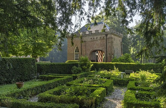 Dit Gelderse kasteel staat te koop voor 2,45 miljoen euro