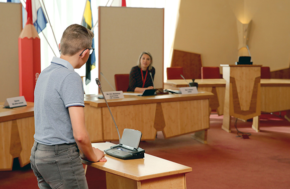 'De Partij voor de Frisse Neus', kinderen nemen de Burense raadzaal over