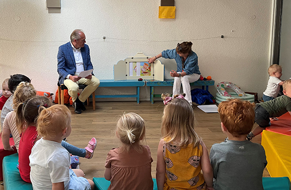 Wethouder Kees Bel opent Zomerlezen met Bip in Hagestein