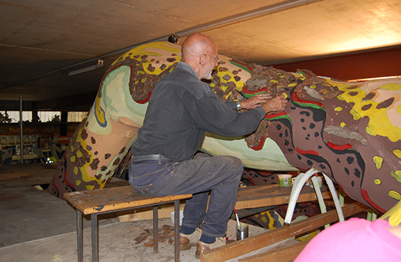 Corsoclub Buren druk bezig met het bouwen van 'De Bestuiver'