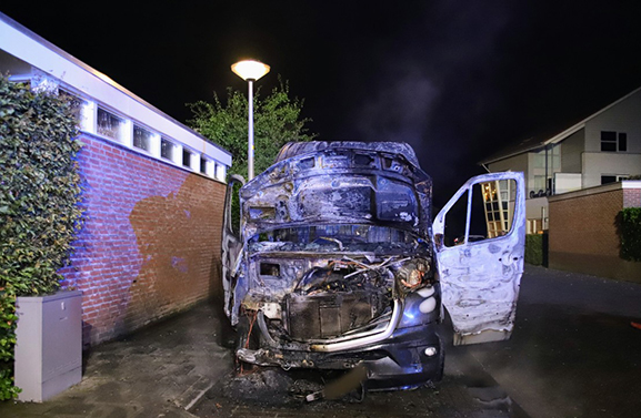 Bedrijfsbus in brand