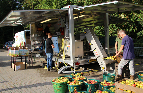 Opnieuw veel fruit tot sap geperst bij Stroomhuis Neerijnen