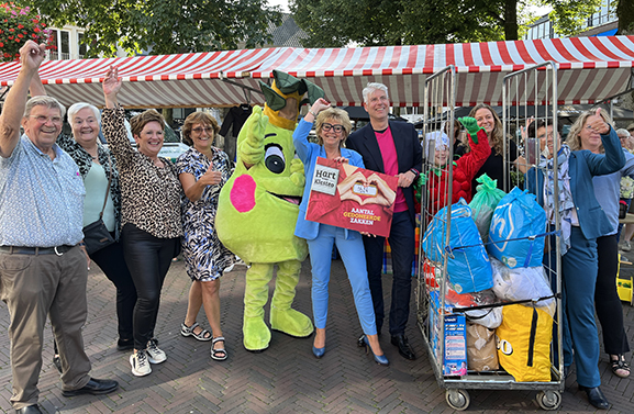 1624 zakken kleding en speelgoed gedoneerd aan Klesteo