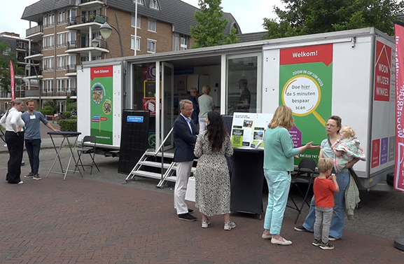 Inwoners van Buren met verduurzamingsplannen welkom bij de WoonWijzerWagen