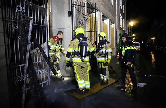 Flinke buitenbrand op de hoek Gasthuisstraat met Kerkstraat in Tiel