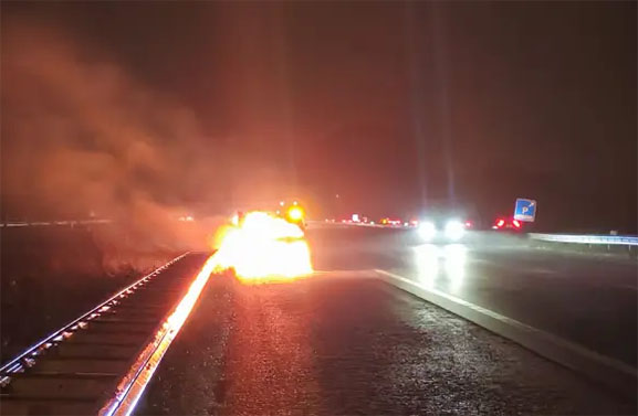 Brandweer rukt uit voor autobrand op A15