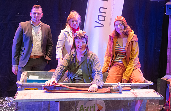 Honderden kinderen genoten van theatervoorstelling in De Pluk