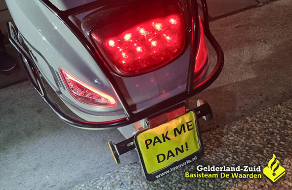 PAK ME DAN, 'wens' van scooterrijder komt uit