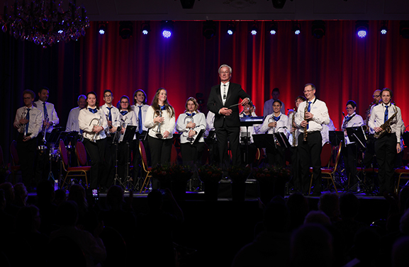 Adrie Kleppe wint de gouden baton bij Maestro-concert in Leerdam