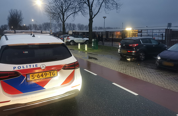 Politie rukt uit voor vechtpartij bij voetbalvereniging Wadenoijen