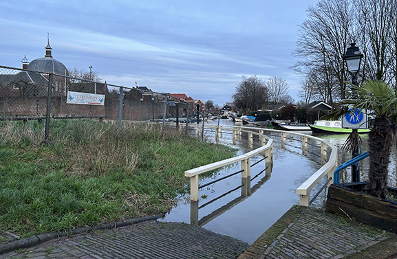 Water in de Linge blijft stijgen, gemeente stelt zandzakken beschikbaar