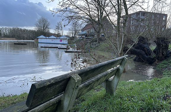 Water in de Linge blijft stijgen, gemeente stelt zandzakken beschikbaar