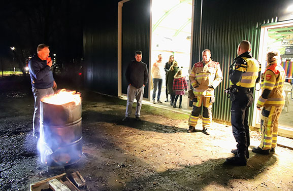 Brandweer rukt uit voor vuurton bij nieuwjaarsborrel