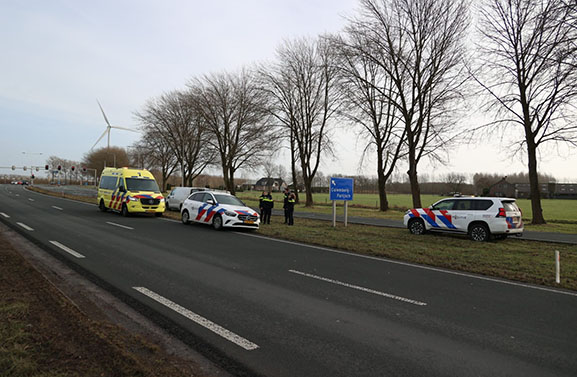 Bestuurder onwel, busje eindigt in middenberm N320 bij Culemborg