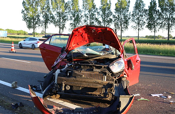 Auto komt op andere rijbaan terecht op de A2 bij Enspijk