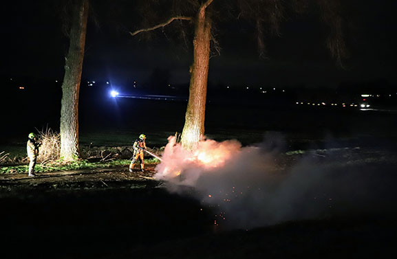 Boerenprotesten langs de A15, brandweer blust diverse buitenbranden