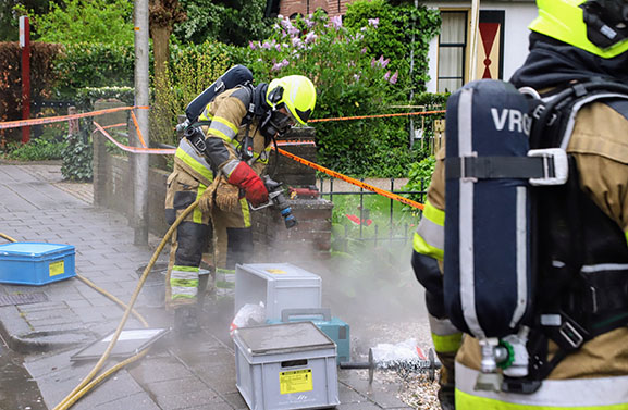 Schoorsteenbrand in een pijp van asbest in Geldermalsen