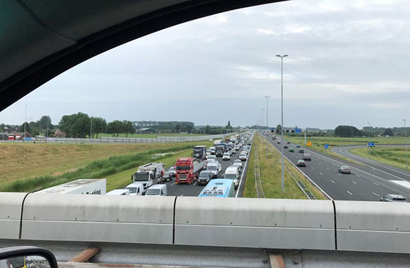 Snelweg A2 dicht na ongeluk bij knooppunt Everdingen