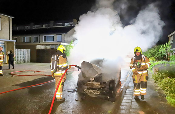 Auto uitgebrand aan de Enspijkstraat in Tiel