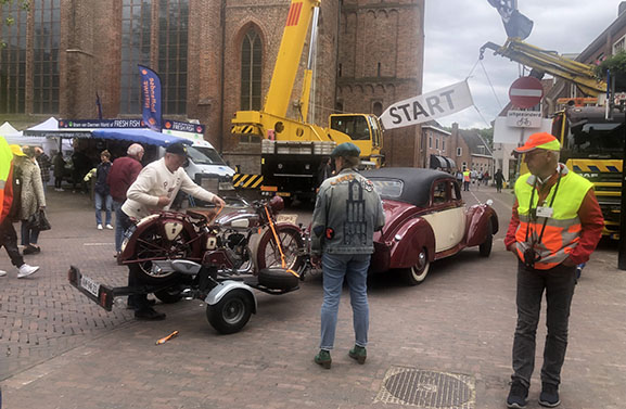 35e editie oldtimerdag Vianen wijkt niet voor een beetje regen en wind