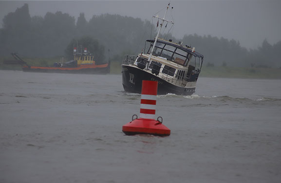 Voor 2e maal binnen een maand pleziervaartuig op krib bij Zennewijnen