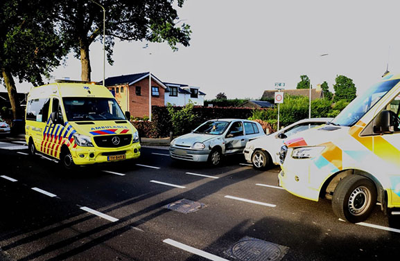 Blikschade bij ongeval met twee auto's in Opheusden
