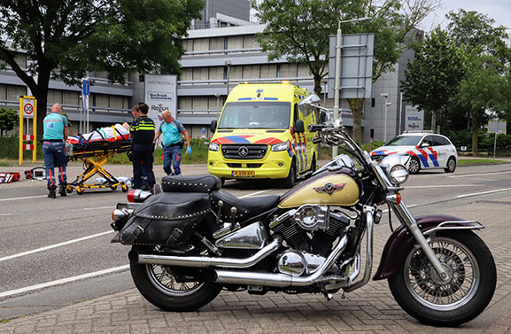Motorrijder na val in Tiel overgebracht naar Ziekenhuis