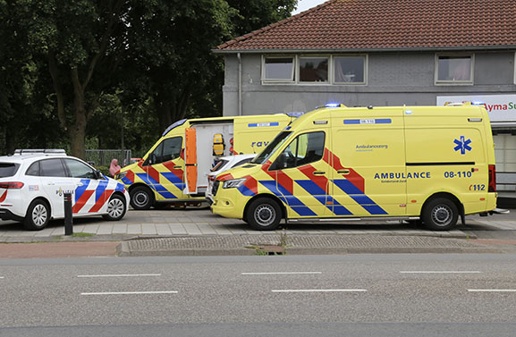 Persoon uit raam gevallen in Leerdam, politie onderzoekt de zaak
