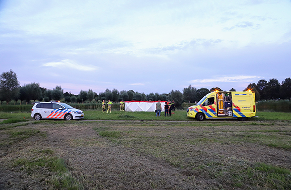 Persoon uit water gered in wijkpark