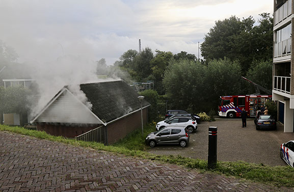 Flinke rookontwikkeling bij schuurbrand in Leerdam