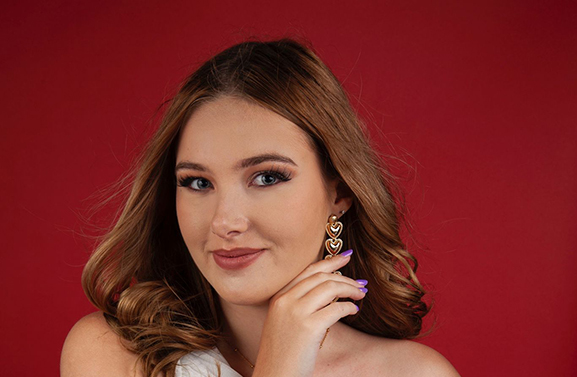 Maurikse schone Romy Gouw finaliste bij ‘The Miss Globe Netherlands’