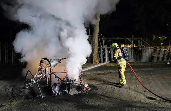 45 kilometer auto brandt uit in Tiel