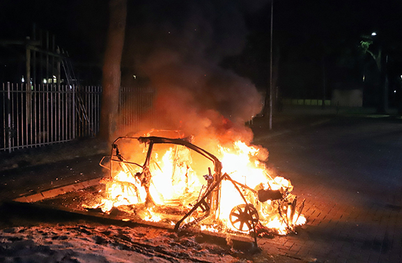 45 kilometer auto brandt uit in Tiel