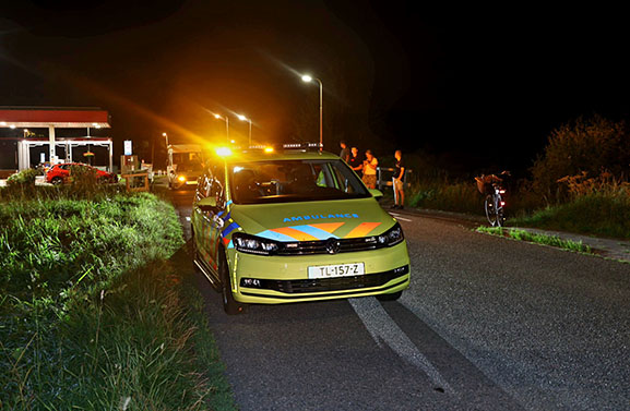 Fietser gewond naar ziekenhuis na val in Lexmond