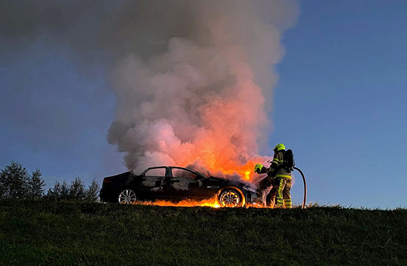 Jaguar uitgebrand in Lienden