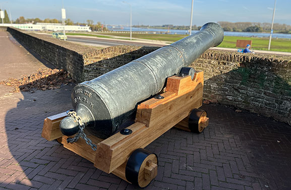 De Tielse kanonnen zijn weer terug op de stadsmuur