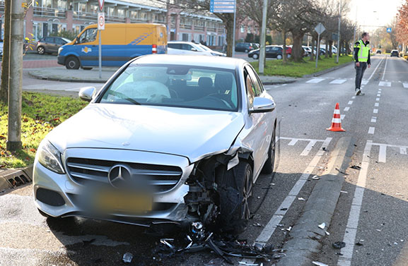 Aanrijding tussen twee auto's op de Van Limburg Stirumstraat in Culemborg