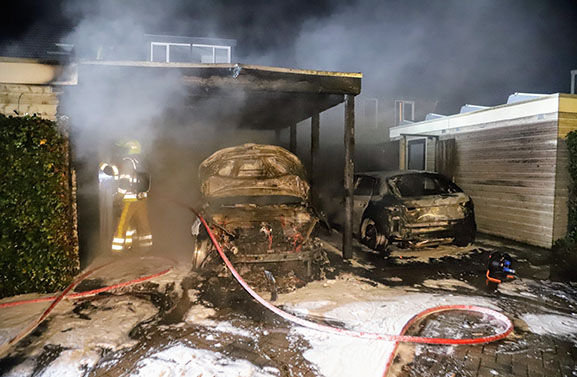 Twee auto's verwoest bij brand in Culemborg