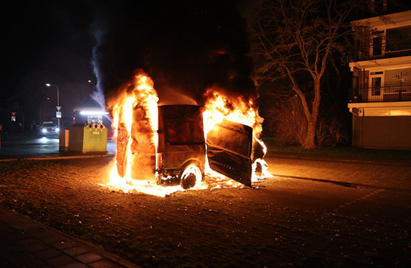 Bestelbus uitgebrand aan de Middelcoopstraat in Culemborg