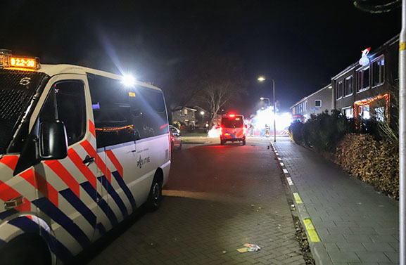 Hulpverleners in Culemborg bekogeld met vuurwerk, Mobiele Eenheid grijpt in