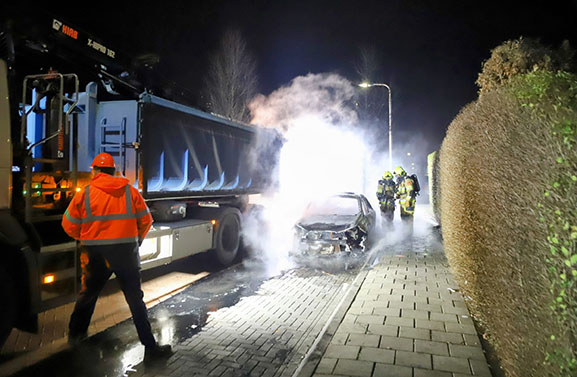 Hulpverleners in Culemborg bekogeld met vuurwerk, Mobiele Eenheid grijpt in