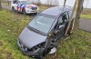 Auto botst tegen boom in Wadenoijen