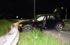 Auto knalt op vangrail bij toerit A15: lachgas gevonden