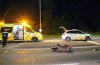 Scooterrijder zwaargewond achtergelaten, automobilist door gereden