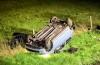 Auto rolt dijk af in Buurmalsen: twee gewonden