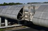 Vrachtwagen ramt viaduct op A2; meerdere metalen platen losgeraakt